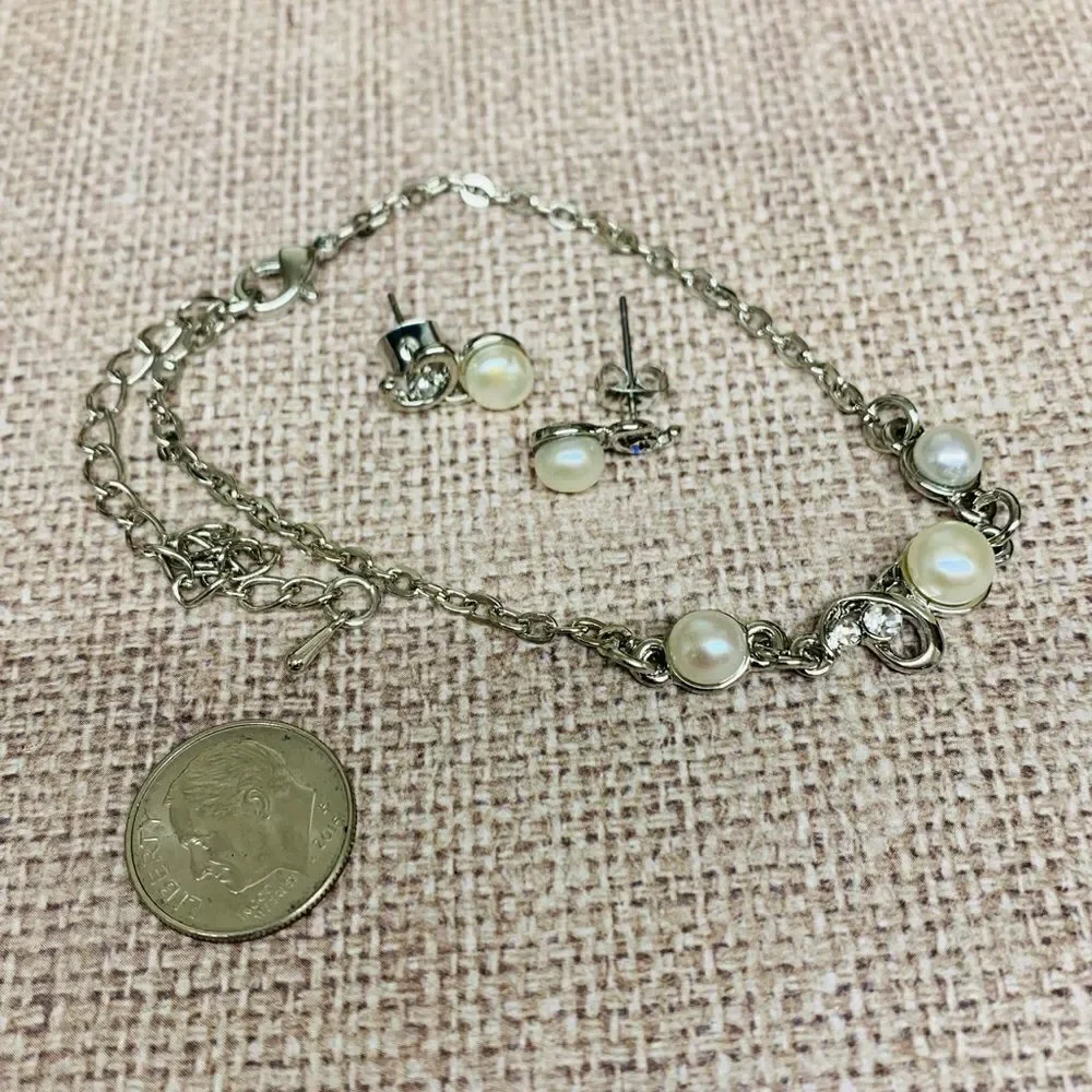 Silver Pearl and Crystal Bracelet Earring Set‎